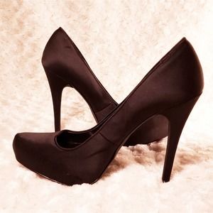 Express | Black Pumps
